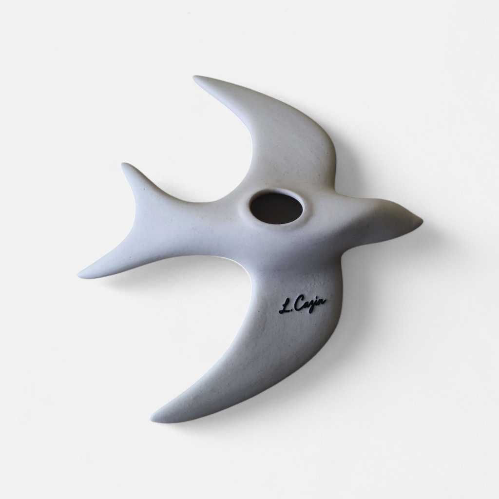 Hirondelle murale en porcelaine mate – Décoration artisanale haut de gamme, motif floral
