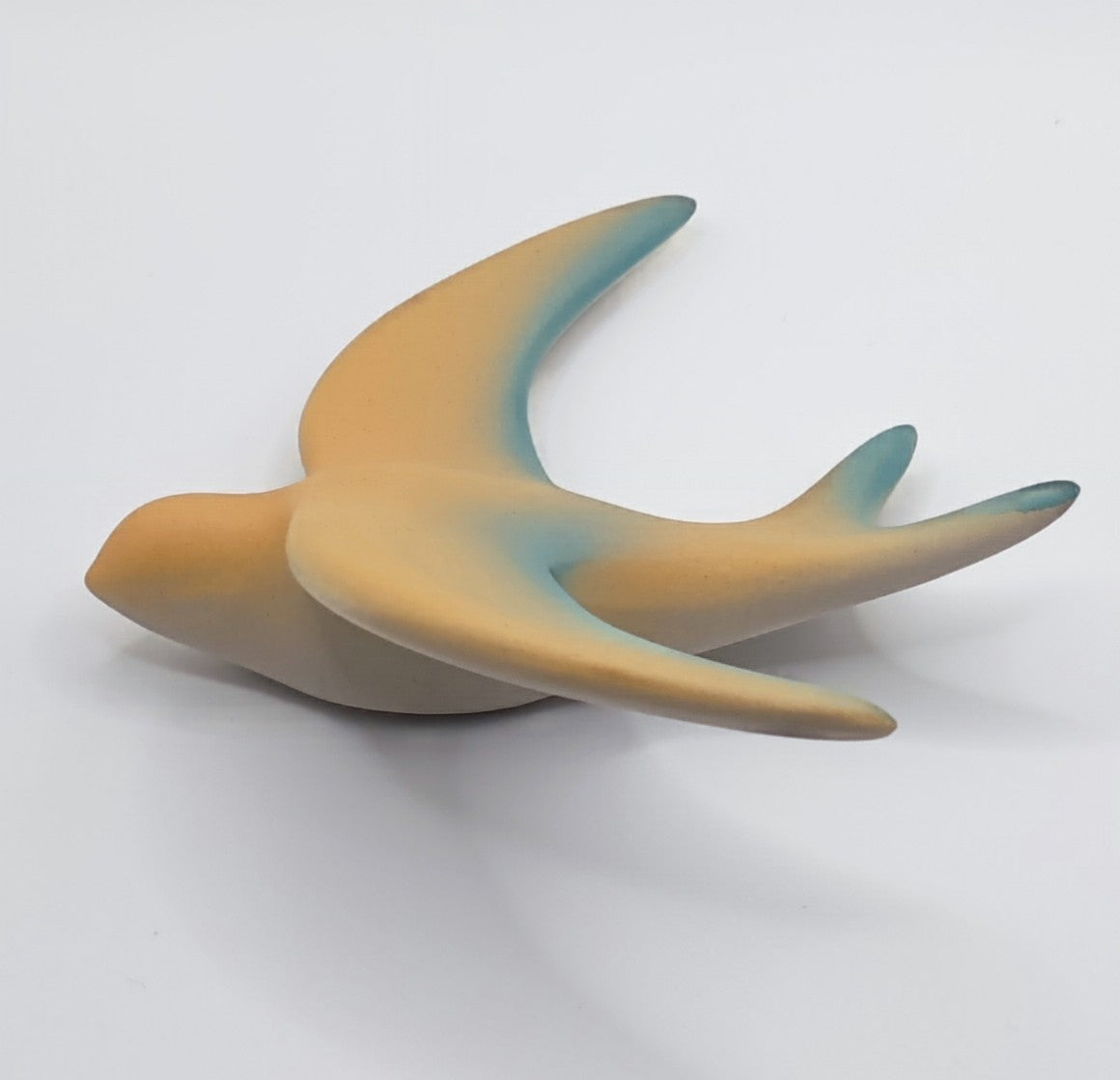 Hirondelle murale jaune et bleue dégradée  en céramique