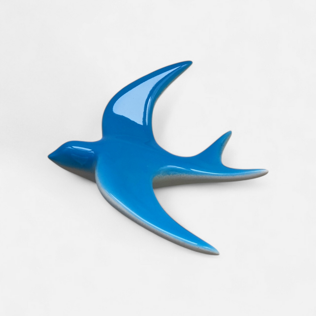 Hirondelle murale en porcelaine bleu – Décoration artisanale intérieure / extérieure