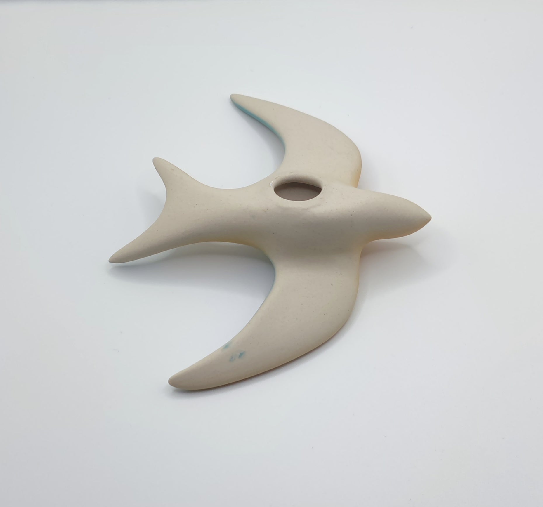 Hirondelle murale jaune et bleue dégradée  en céramique