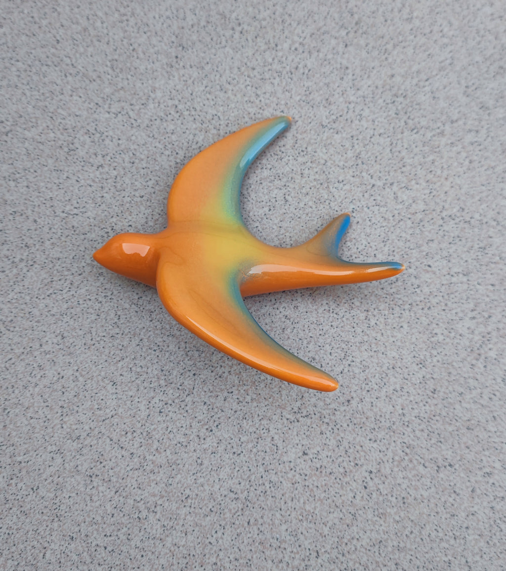 Hirondelle murale en porcelaine vitrifier – Décoration artisanale haut de gamme, tricolore